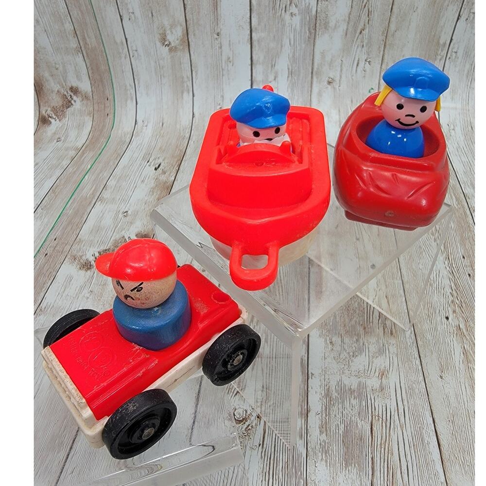 Vintage Fisher Price Little People Caes, Boat & 3 little people Lot